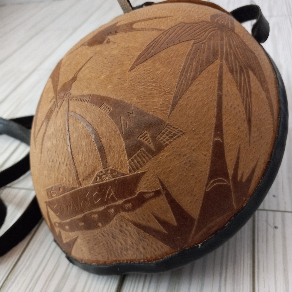 Jamaica Etched Coconut Tropical Crossbody Purse - Picture 4 of 12